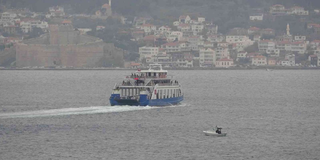 Gökçeada ve Bozcaada’ya feribot seferlerine 2 gün fırtına engeli
