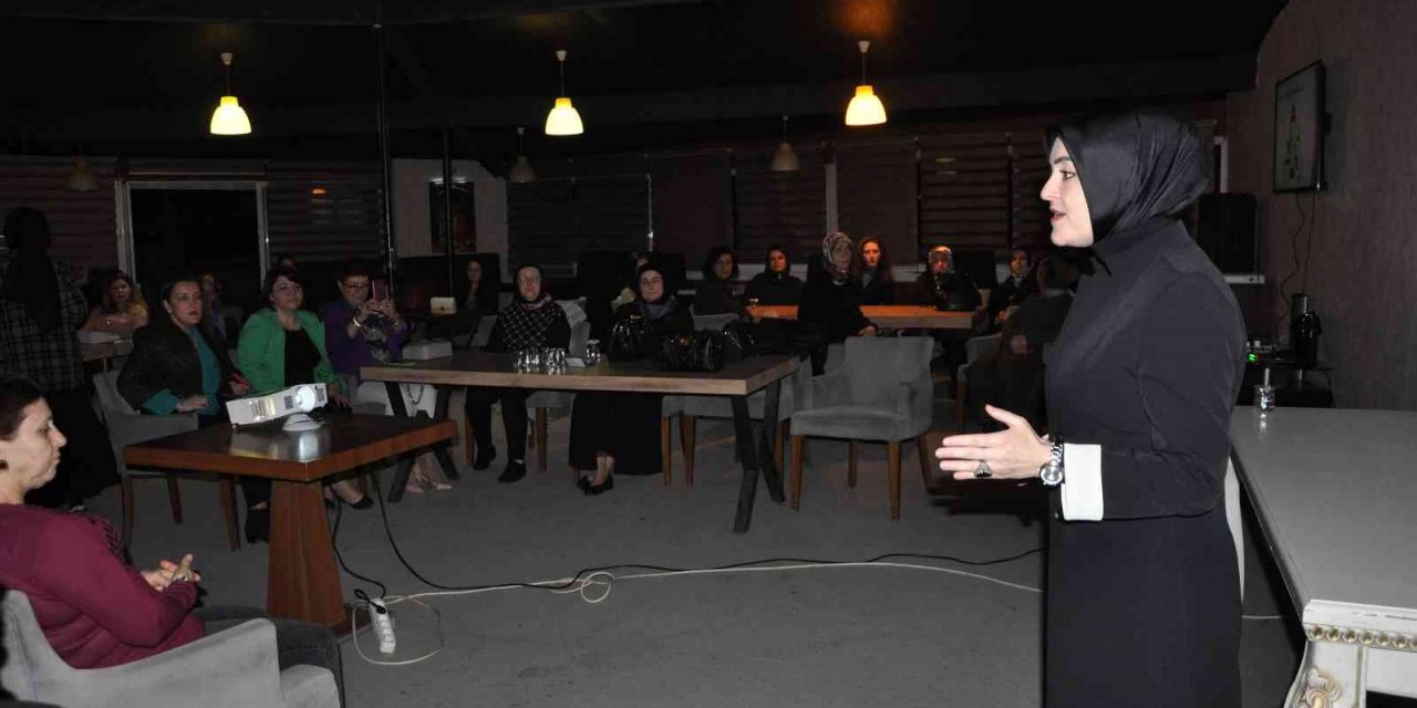 ’Nitelikli Kadın Nitelikli Toplum Semineri’ne yoğun ilgi