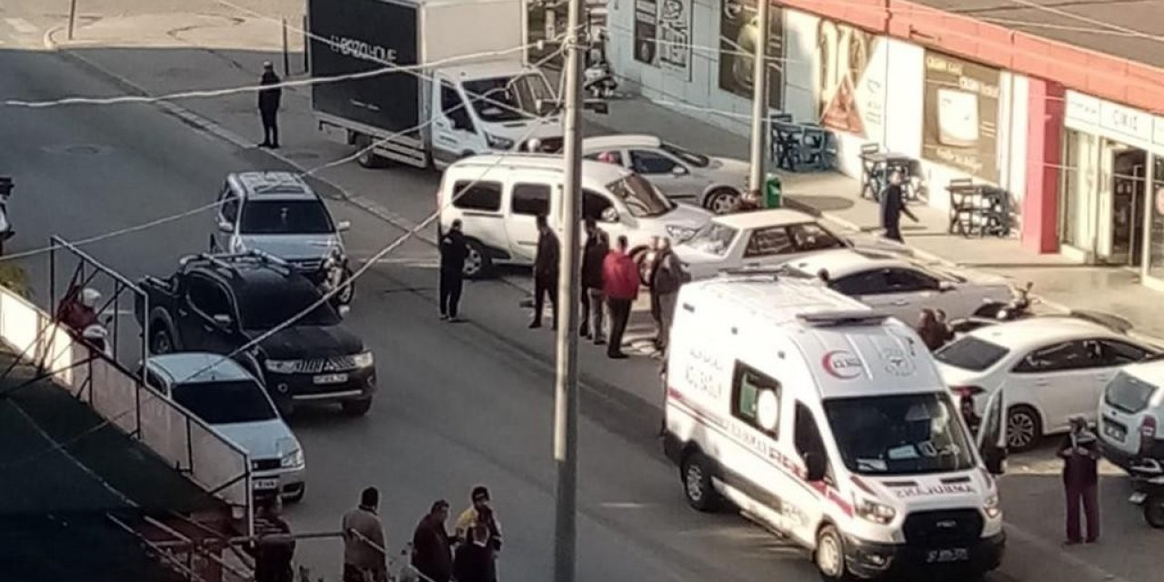 Antalya’da hasta almaya giden ambulans otomobille çarpıştı