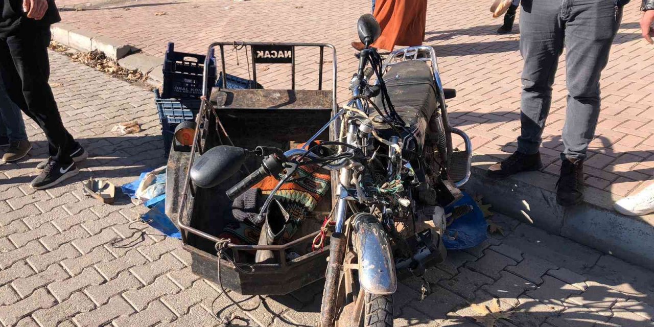 Otomobil ile motosiklet çarpıştı: 1 yaralı