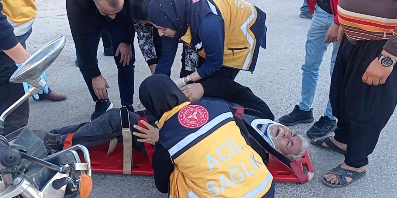 Otomobil motosikletle çarpıştı, yaralı sürücü feryat etti