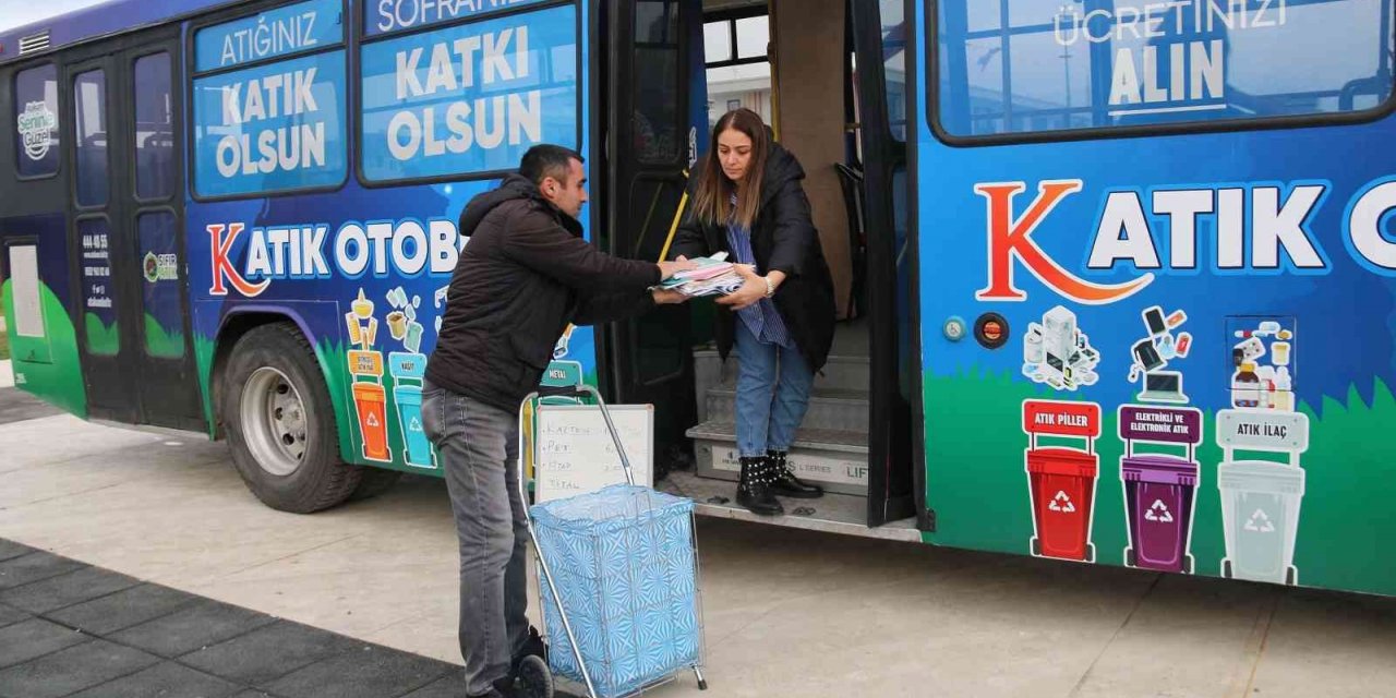 Bu otobüs ile bir haftada 1,2 ton atık toplandı
