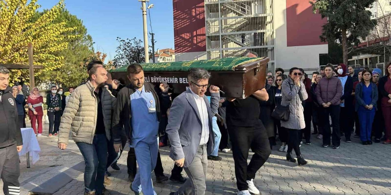 Meslektaşlarından cinayete kurban giden hemşireye son veda