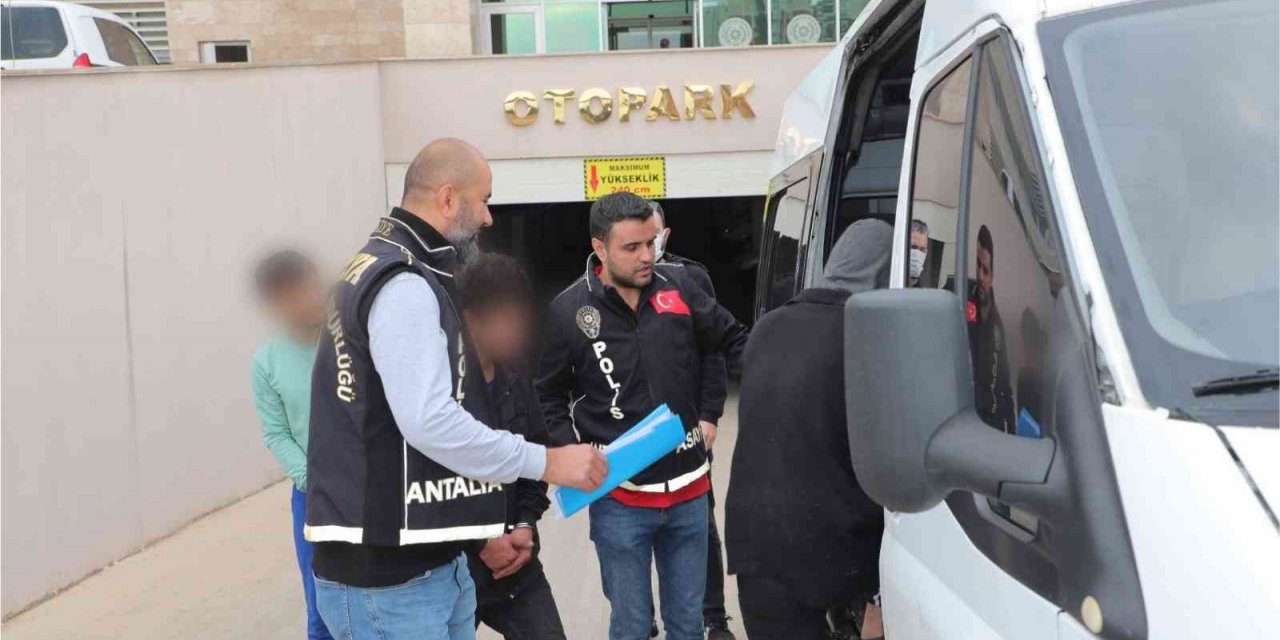 Antalya’da aranan 70 şüpheli yakalandı