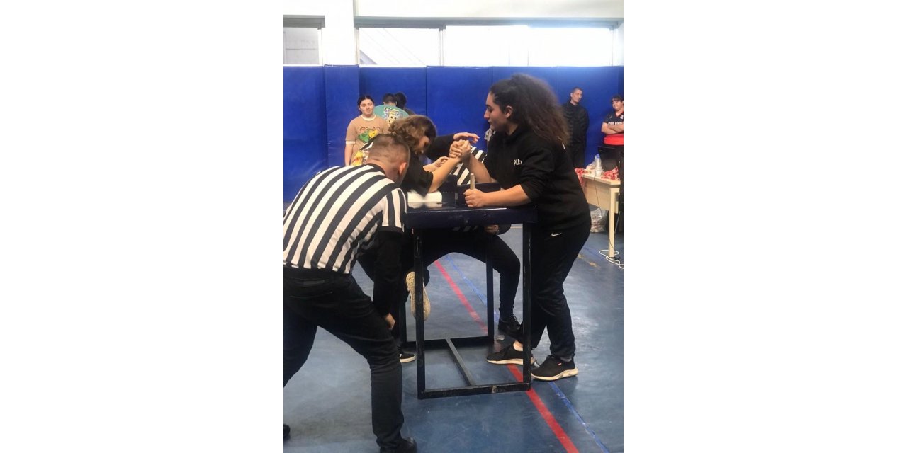 Bileklerini yarıştırdılar