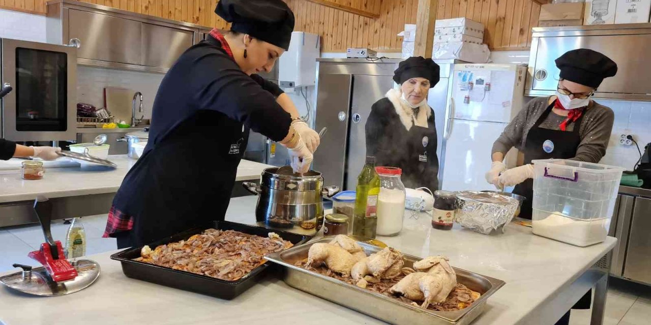 Büyükçekmeceli göçmenler ülkelerinin yöresel lezzetlerini tanıttı
