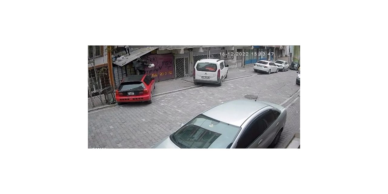 Hırsız için nöbet tutan mahalleli önce yakalayıp dövdü, sonra polise teslim etti