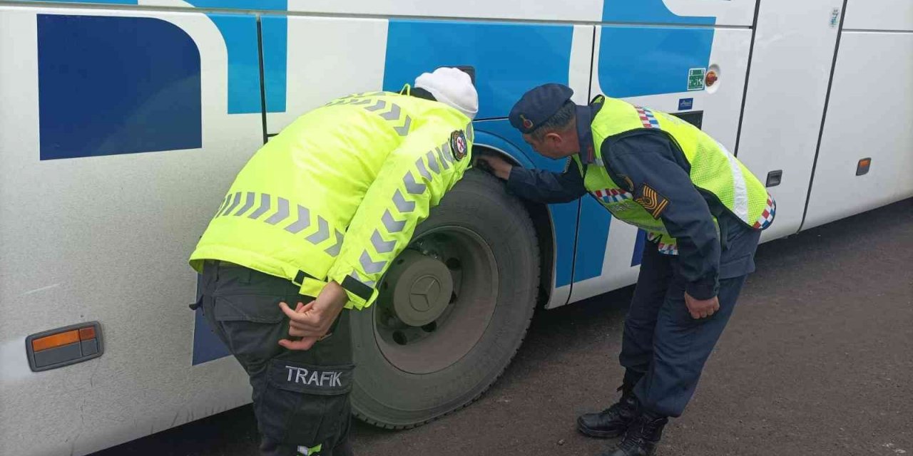 Şanlıurfa’da kış lastiği uygulamasında sürücülere ceza yağdı