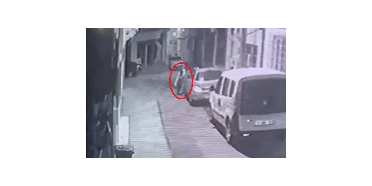 Bıçakla araçların lastiklerini patlattı, o anlar kameralarda