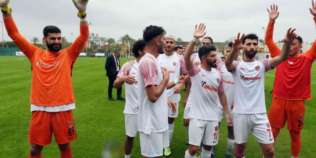 Kepez Belediyespor zirvedeki yerini korudu