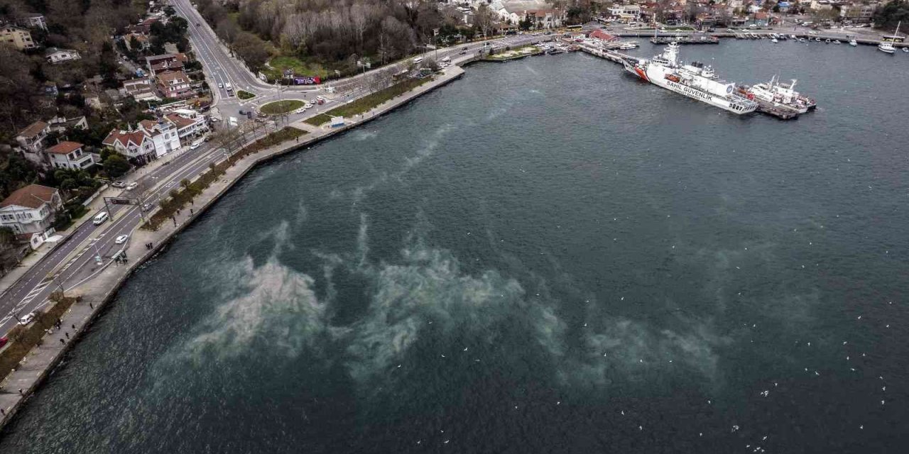 Fırtına ile Sarıyer sahillerinde oluşan ilginç görüntü dron kamerasına yansıdı