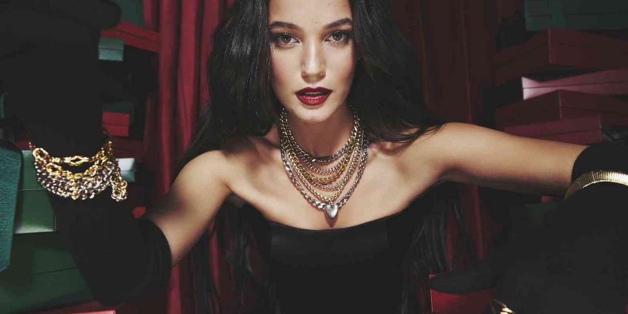 Oyuncu Pınar Deniz NetWork markası için kamera karşısında