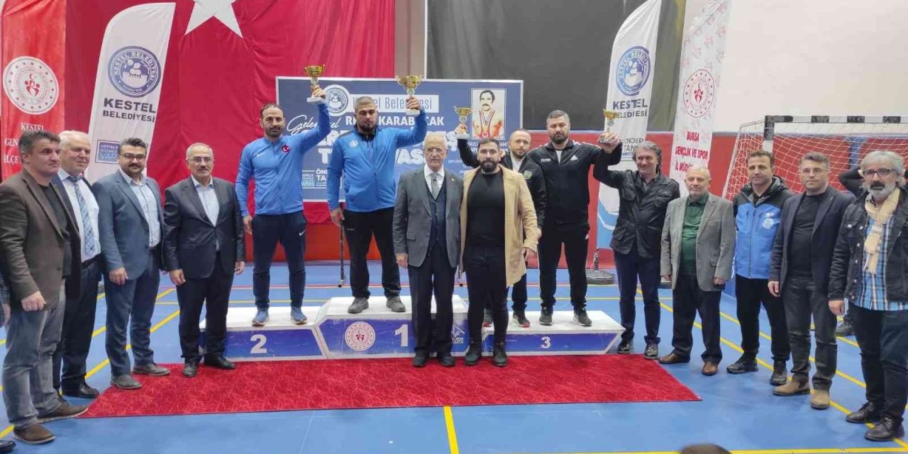 Bursa’da geleneksel Reşit Karabacak serbest güreş turnuvası yapıldı