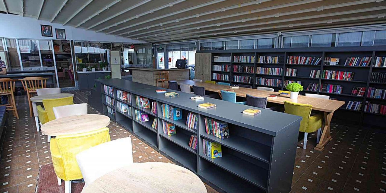 Bayraklı’da kitap kafelerin sayısı artıyor