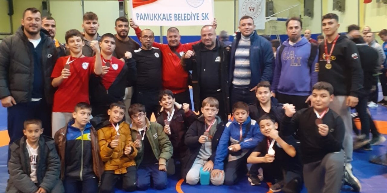 Pamukkaleli sporcular güreşte 11 madalya kazandı