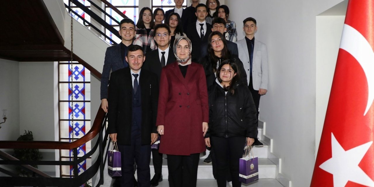 Vali Yiğitbaşı, gençlerin kariyer planlarını dinledi