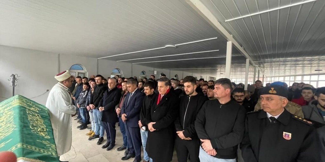 Maden kazasında hayatını kaybeden işçi köyünde toprağa verildi