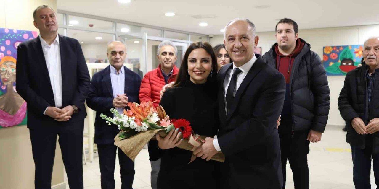 ‘De Rien’ resim sergisi Kartal Belediyesi’nde açıldı