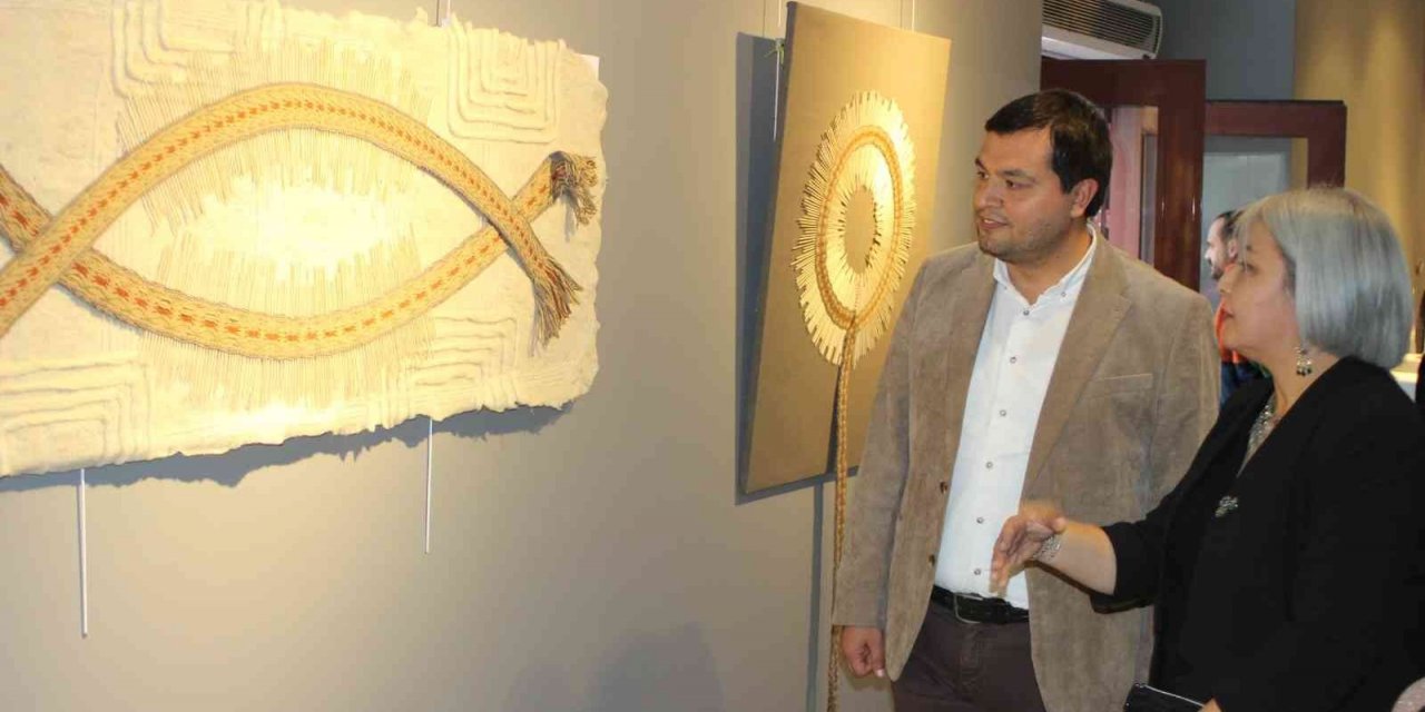 Uşak’ta geleneksel dokuma yöntemi çarpana sergisi açıldı