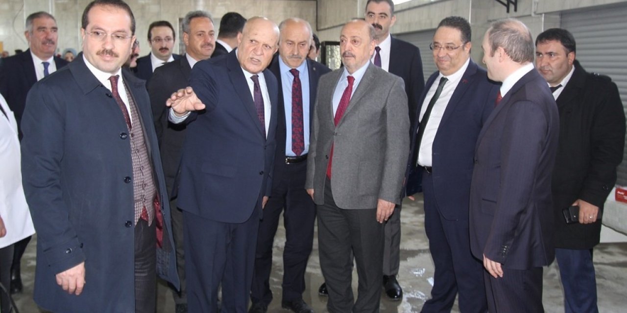 Bakan Bilgin Bayburt Belediyesi Yöresel Ürünler Ve Turşu Fabrikasını gezdi