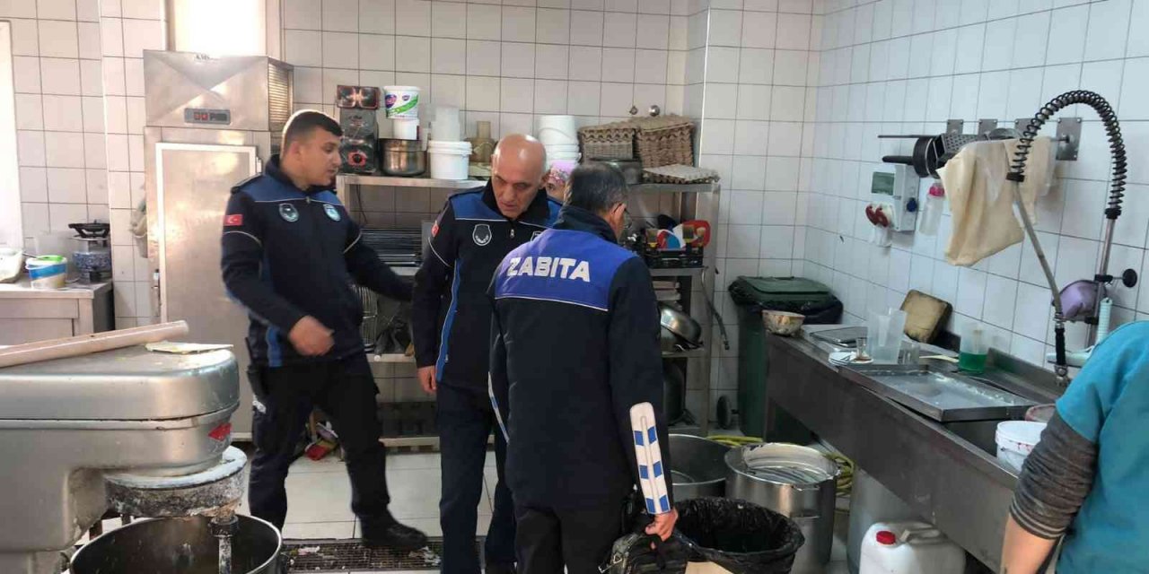 Salihli’de zabıta pastane ve tatlı imalathanelerini denetledi