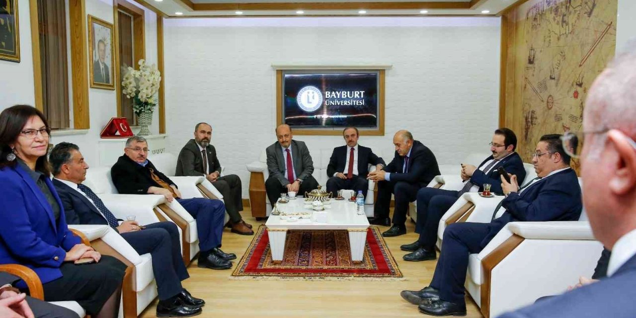 Bakan Bilgin Bayburt’ta üniversiteyi ziyaret etti