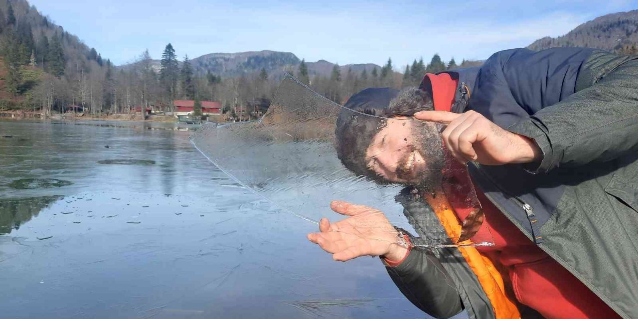 Borçka-Karagöl buz tuttu