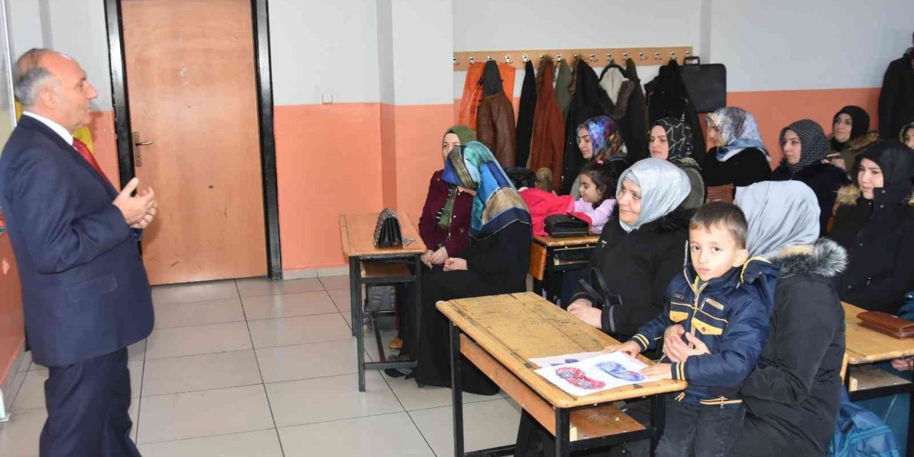 İl Milli Eğitim Müdürü Korkmaz: “6 bin 23 velimiz eş zamanlı eğitim aldı”