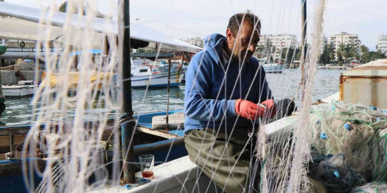 Balıkçıların zorlu ağ mücadelesi