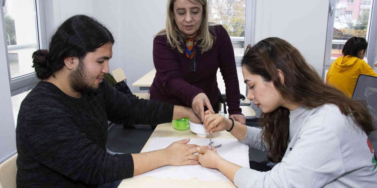 Maya: "Amacımız hobi değil, meslek edindirmek"