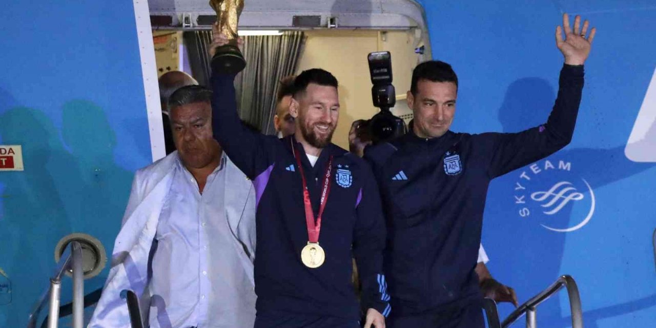 Şampiyon Arjantin evine döndü