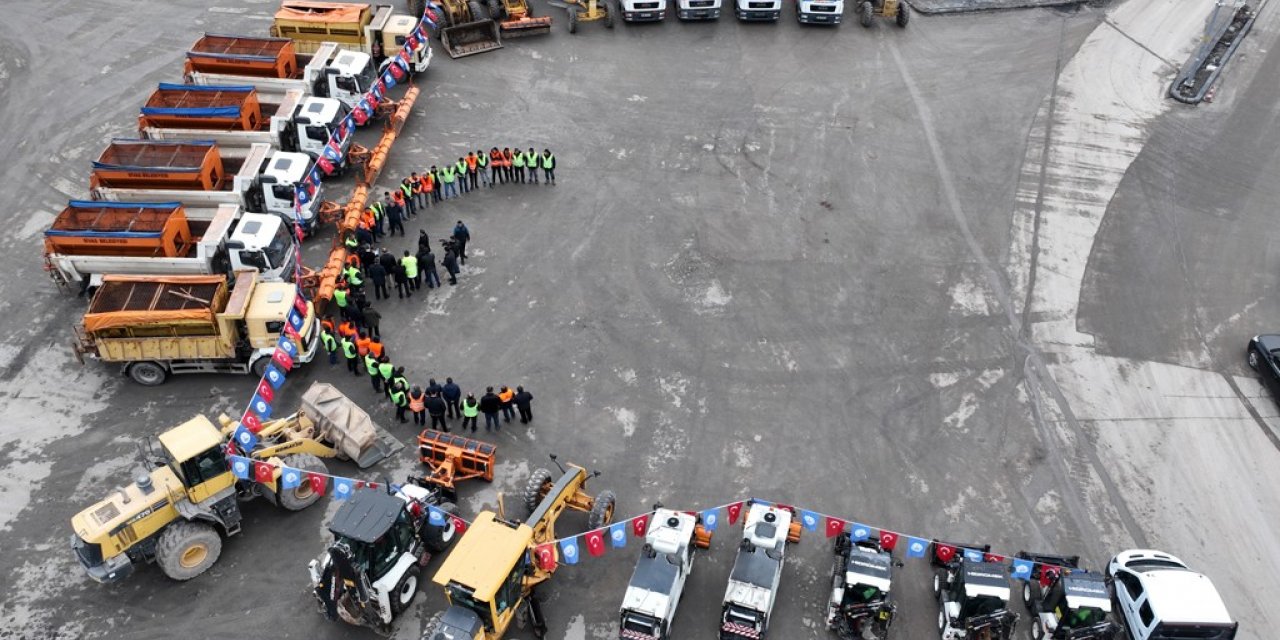 Sivas Belediyesi 300 personel 74 araçla kışa hazır