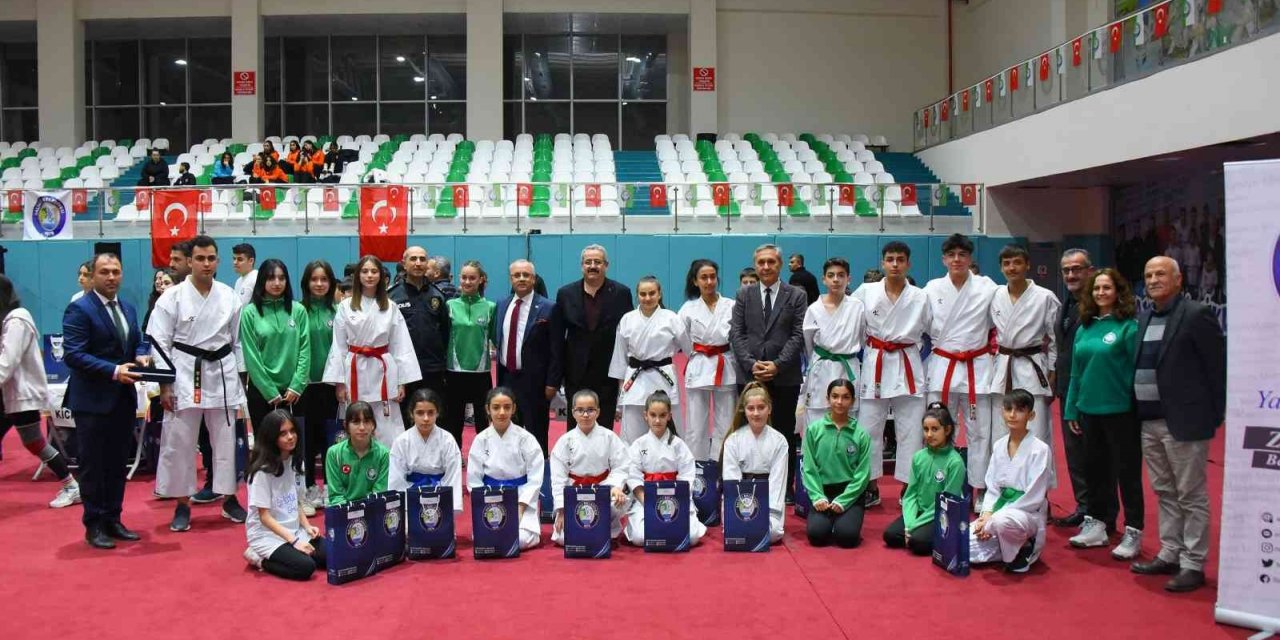 Salihli’de sporun yıldızları ödüllendirildi