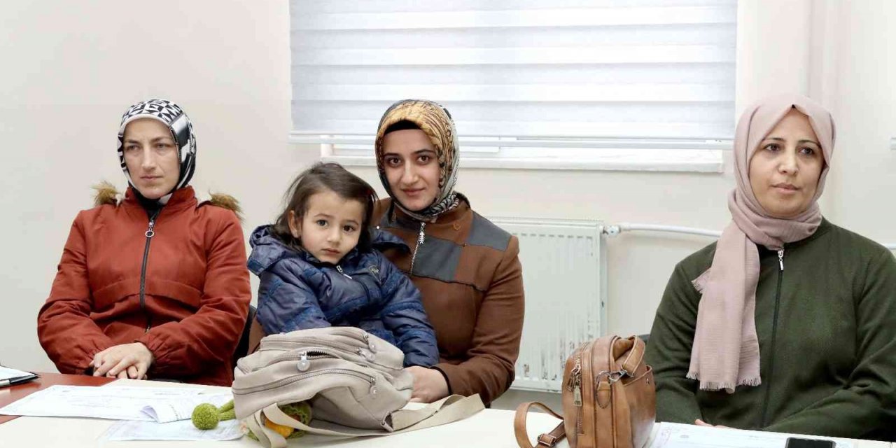 Aile Okulu Projesi’ Sivas’ta da velilerin büyük ilgisini gördü