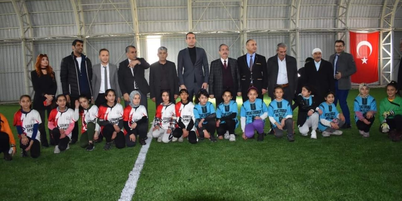 Aydınlar beldesi öğrencileri spor sahasına kavuştu