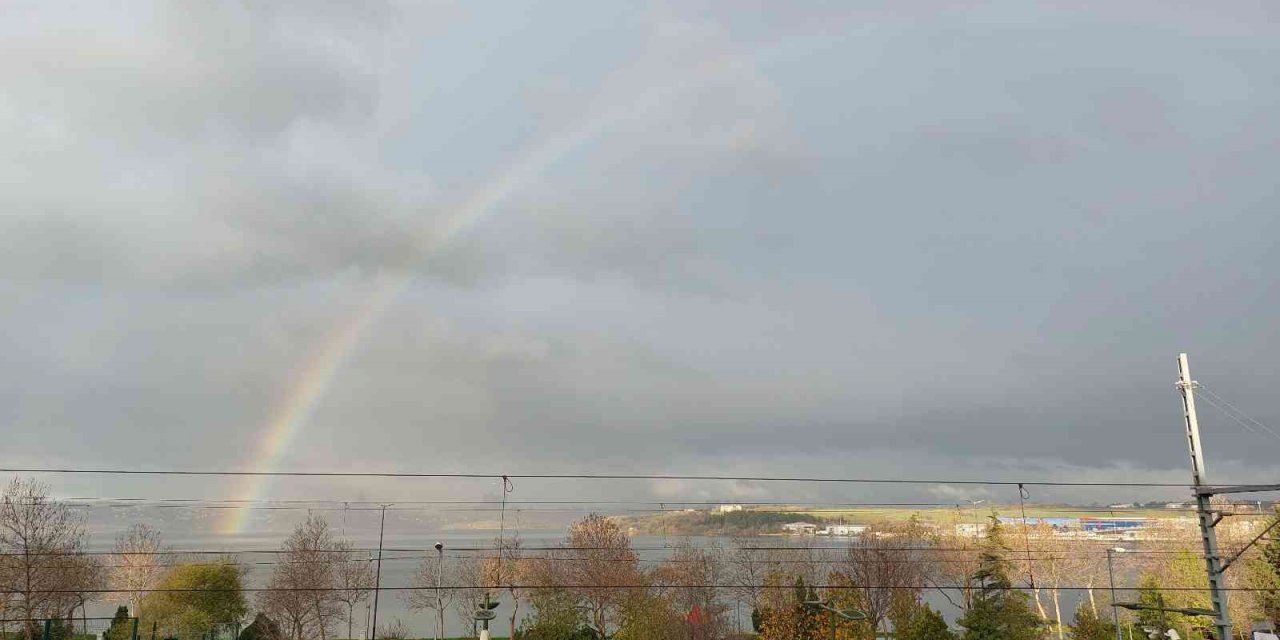 Küçükçekmece Gölünde gökkuşağı