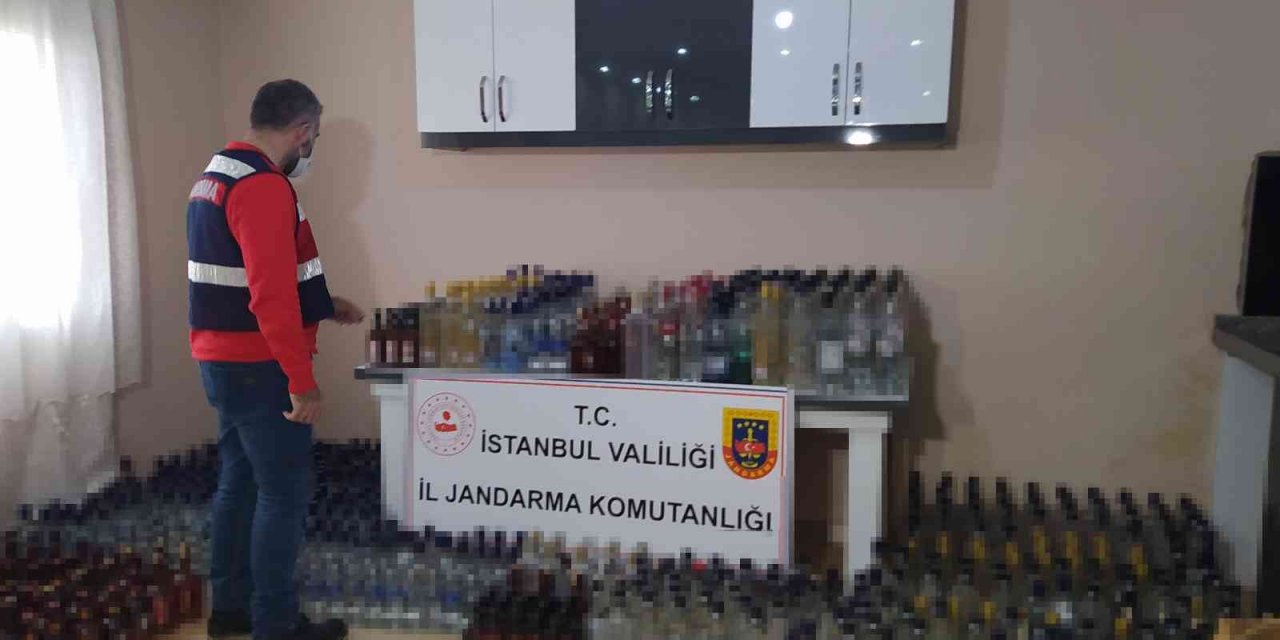 Jandarma yılbaşı öncesi ele geçirdiği sahte içkileri sergiledi