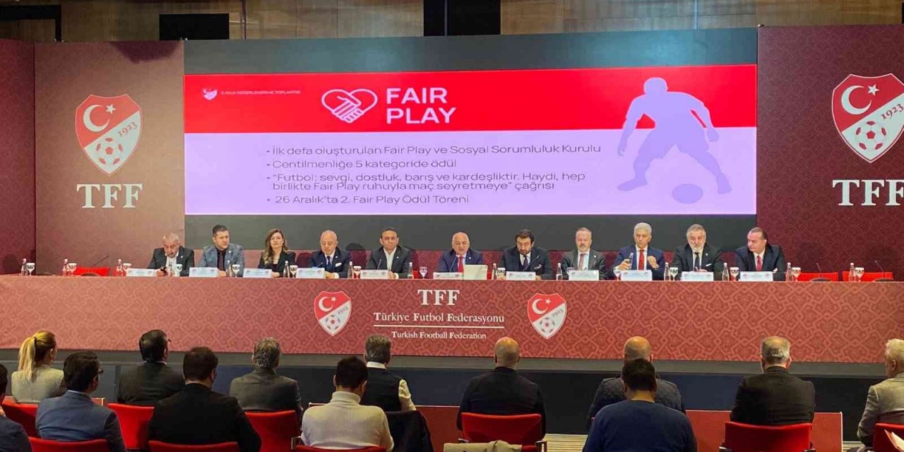 TFF Başkanı Mehmet Büyükekşi: “Hakemin yanına fazladan gelen oyuncuya para cezası vereceğiz”