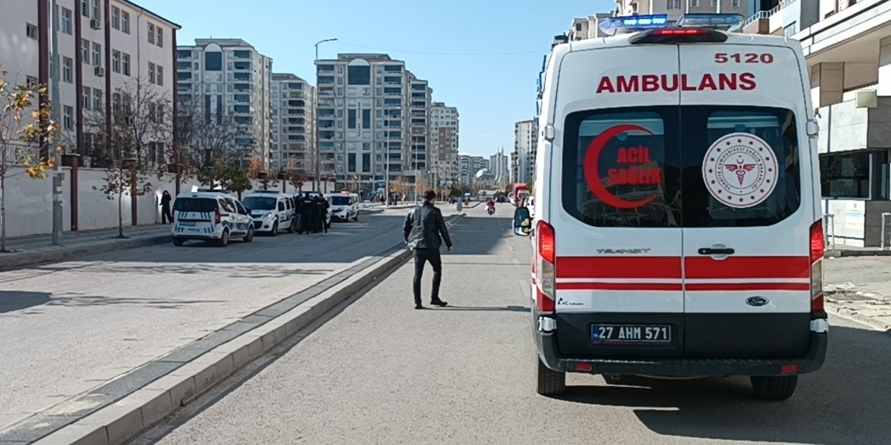 Gaziantep’te bıçaklı sopalı kavga: 4 yaralı