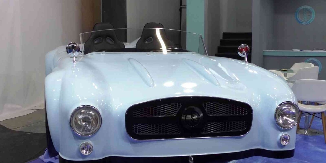 Boat Show fuarında 1960 model klasik araba ilk kez sergilenerek görücüye çıktı