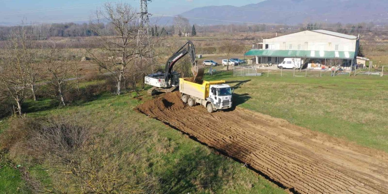 Yeni yol açma çalışmaları sürüyor