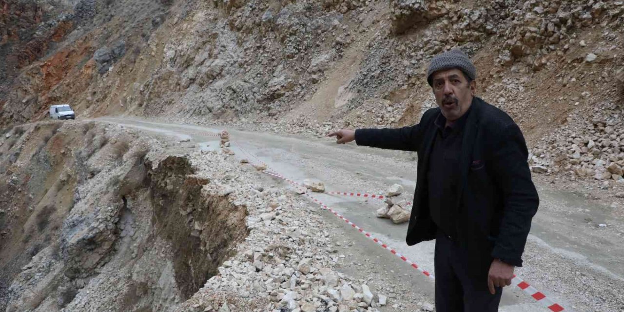 Malatya’da yağış sonrası göçen yol tehlike saçıyor