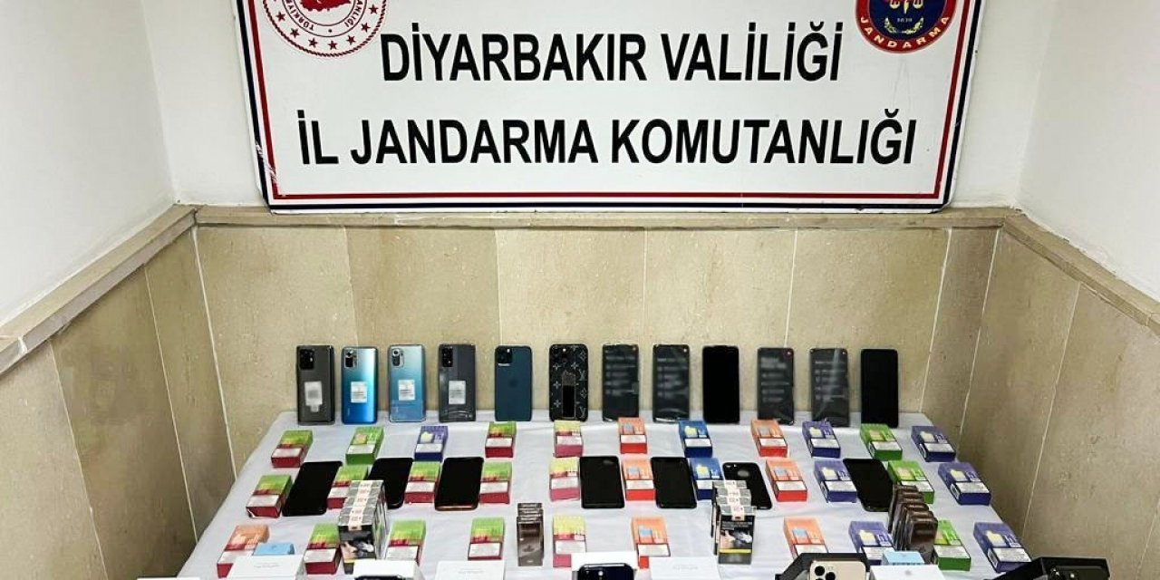 Diyarbakır’da kargo aktarma merkezinde çok sayıda kaçak ürün ele geçirildi