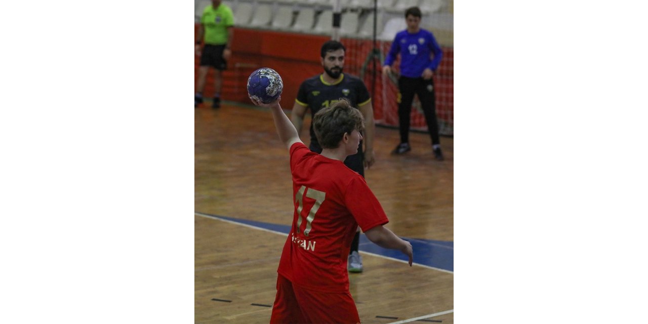 Göztepe Hentbol takımı forması giyen Arslankara’ya milli davet