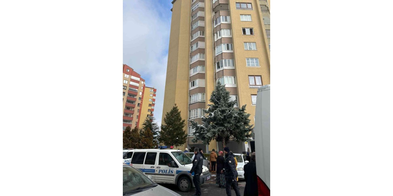 Cam silerken beton zemine düşen kadın hayatını kaybetti