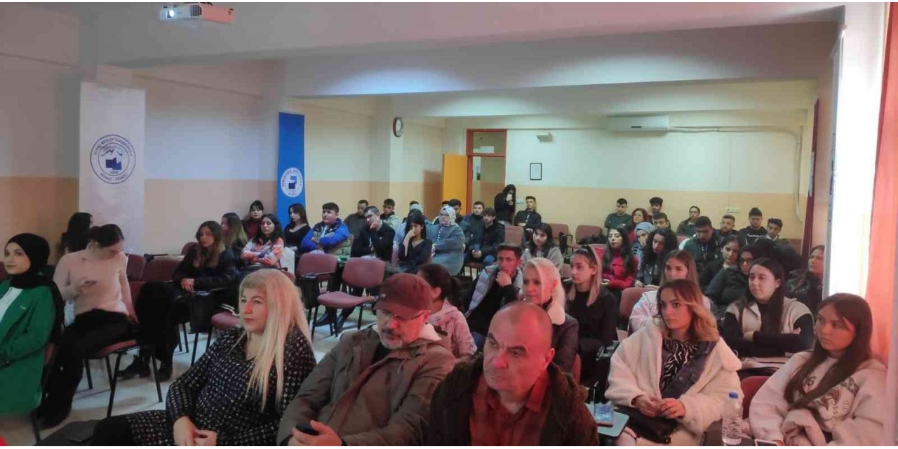 PAÜ’de çocuk istismarına karşı konferans