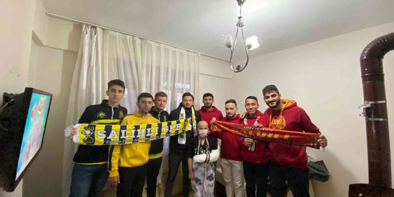 Salihli’deki taraftarlardan kanser hastası Ecrin’e moral