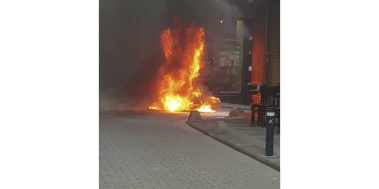 Kadıköy’de seyir halindeki motosiklet alev topuna döndü