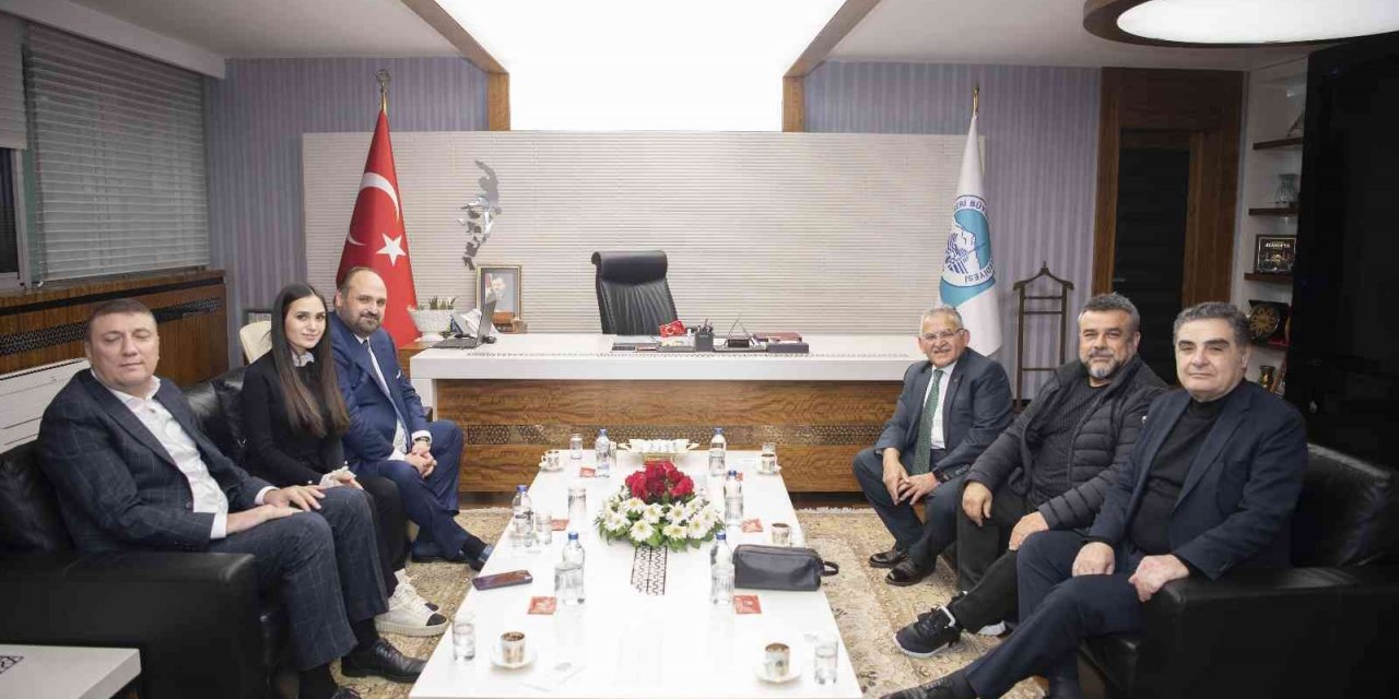 Başkan Büyükkılıç’a, sevilen sanatçı Bülent Serttaş’tan ziyaret