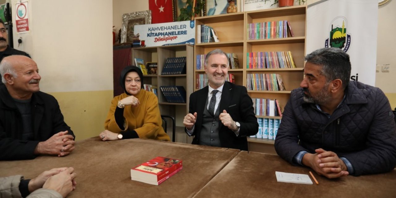 İnegöl’de kahvehaneler kitap haneye dönüşüyor